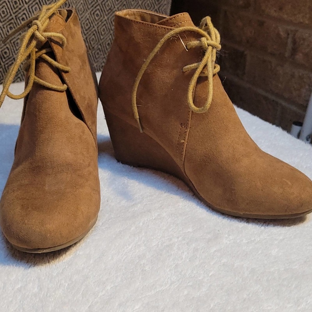 Women's ankle wedge booties tan suede